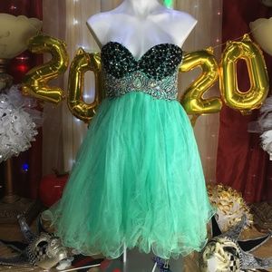 TONY BOWLS: GREEN/BLACK  SHORT SZ 4